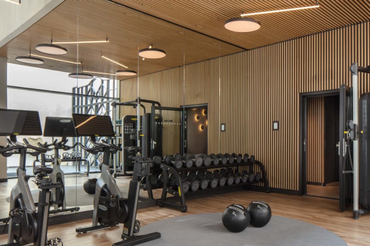 Anantara Grand Hotel Krasnapolsky Amsterdam - a room with exercise equipment and a mirror