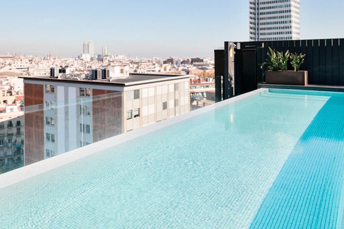 Andante Hotel - a pool on a rooftop