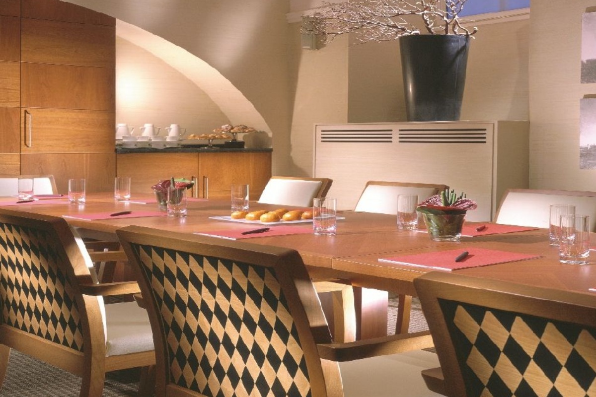 Capo D'Africa Hotel  Colosseo - Conference room with modern amenities.