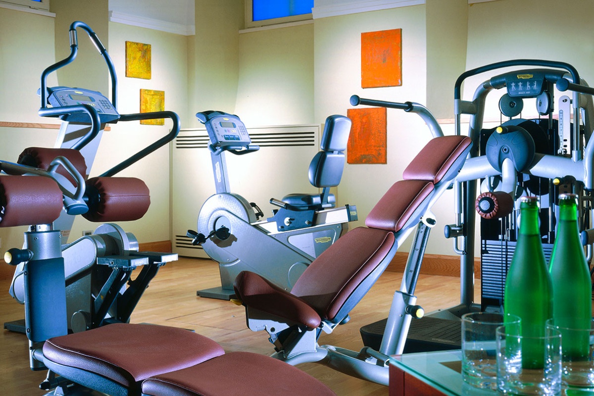 Capo D'Africa Hotel  Colosseo - Gym with state-of-the-art exercise machines.