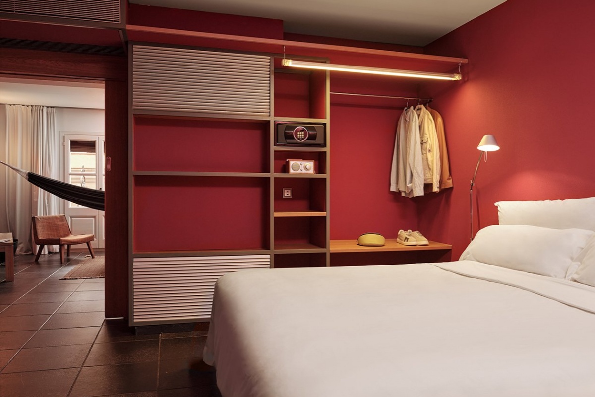 Casa Camper Hotel Barcelona - a room with a bed and a closet