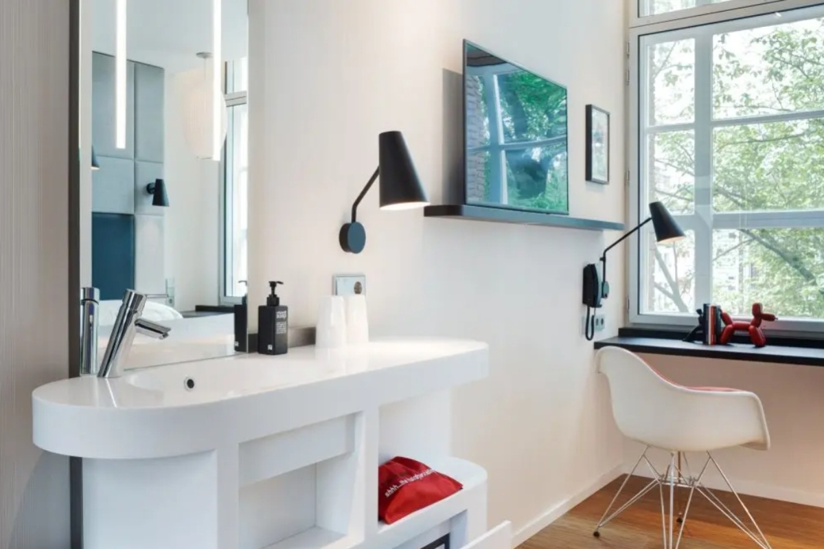 citizenM Amstel Amsterdam - a white room with a mirror and a white counter