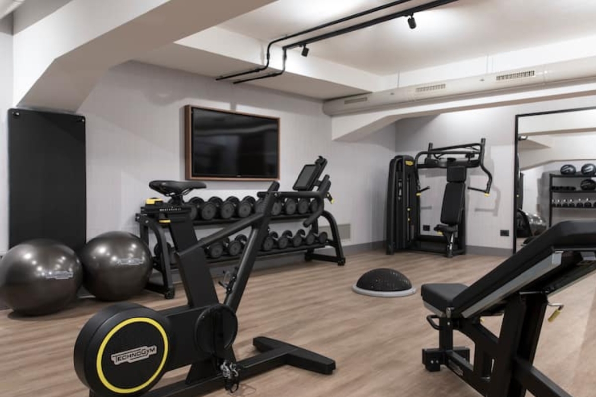 Doubletree by Hilton Rome Monti - Fitness room, with modern exercise machines.