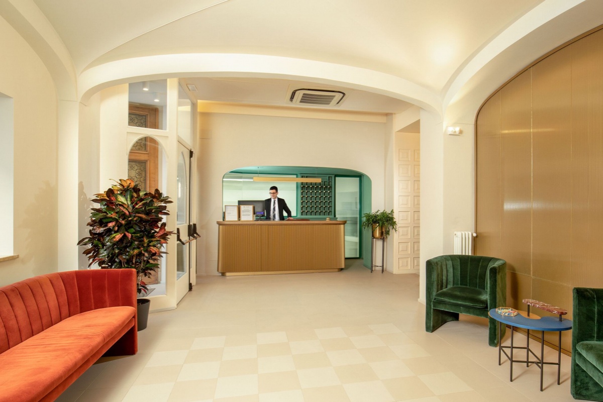 Hotel Colosseum - Hotel reception with modern decor and friendly staff.