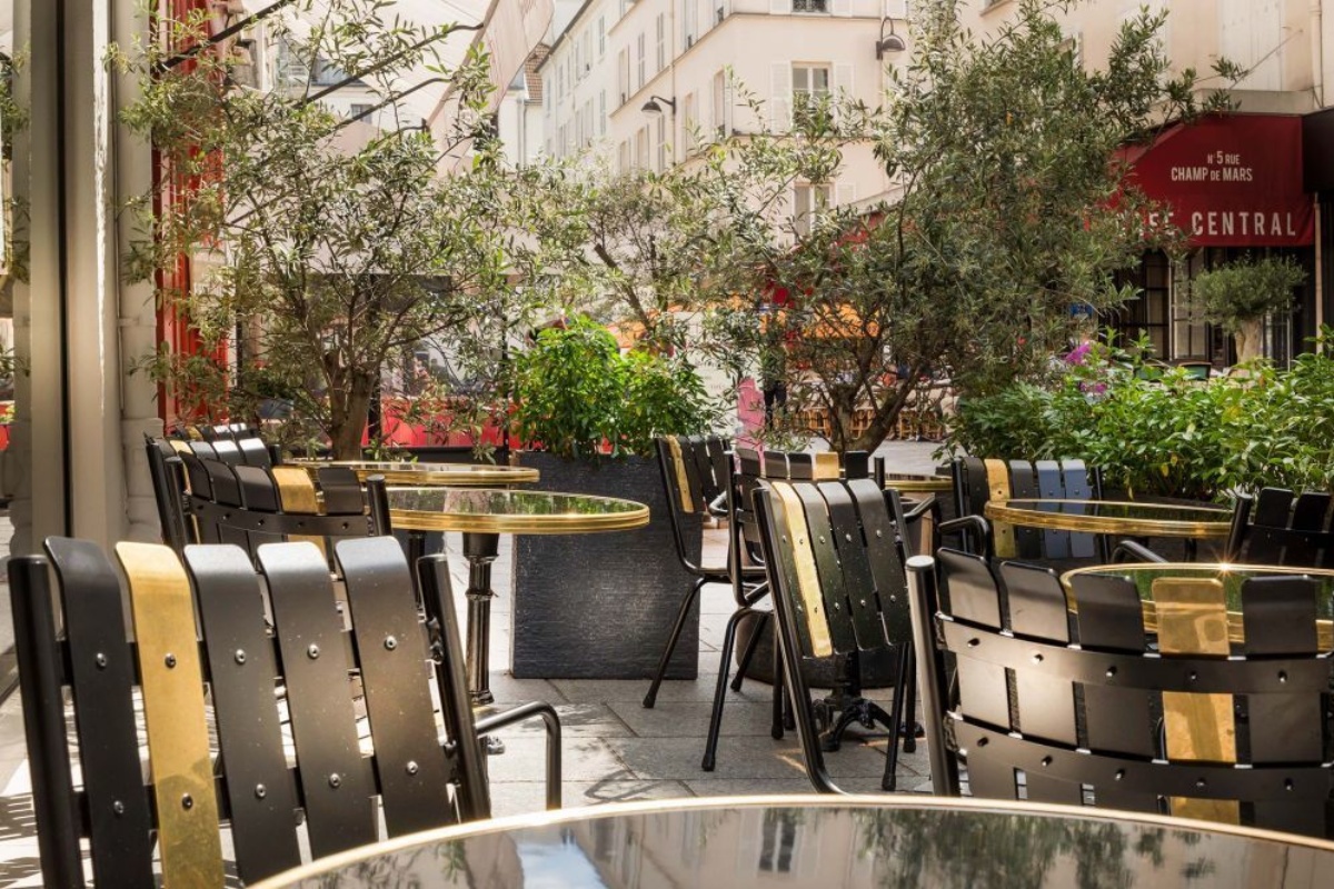 Hotel du Cadran - a group of chairs and tables outside