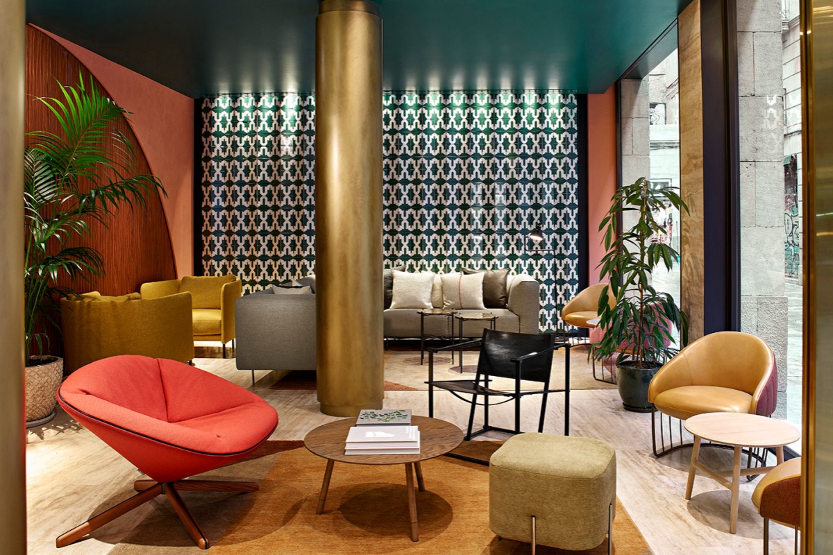Kimpton Vividora Hotel - a room with colorful chairs and a table