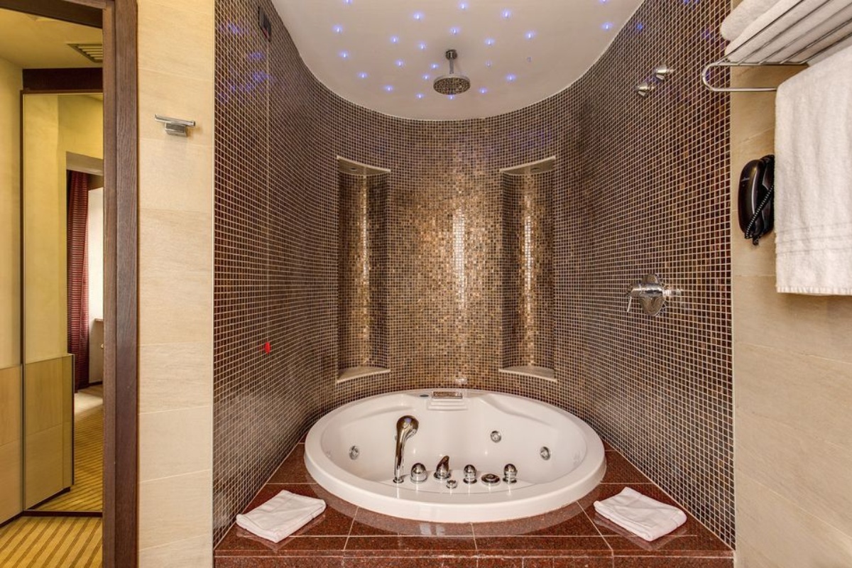 Kolbe Hotel Rome - A bathroom with a jacuzzi bathtub or shower.