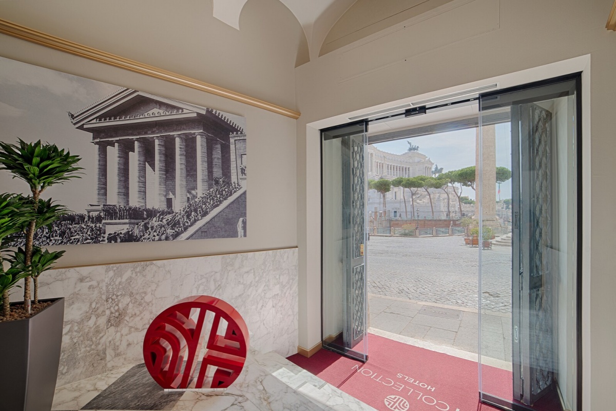 NH Collection Roma Fori Imperiali - Hotel reception with stylish design and large entrance doors.