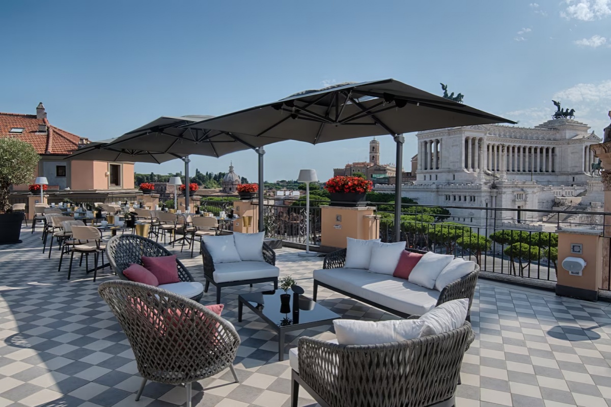 NH Collection Roma Fori Imperiali - Rooftop cocktail bar, with views over the Roman and Imperial Forum.
