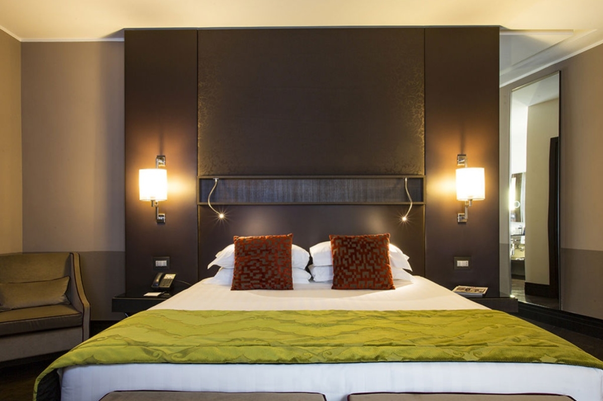 Rome Times Hotel - A double room with contemporary furnishings and plush bedding.