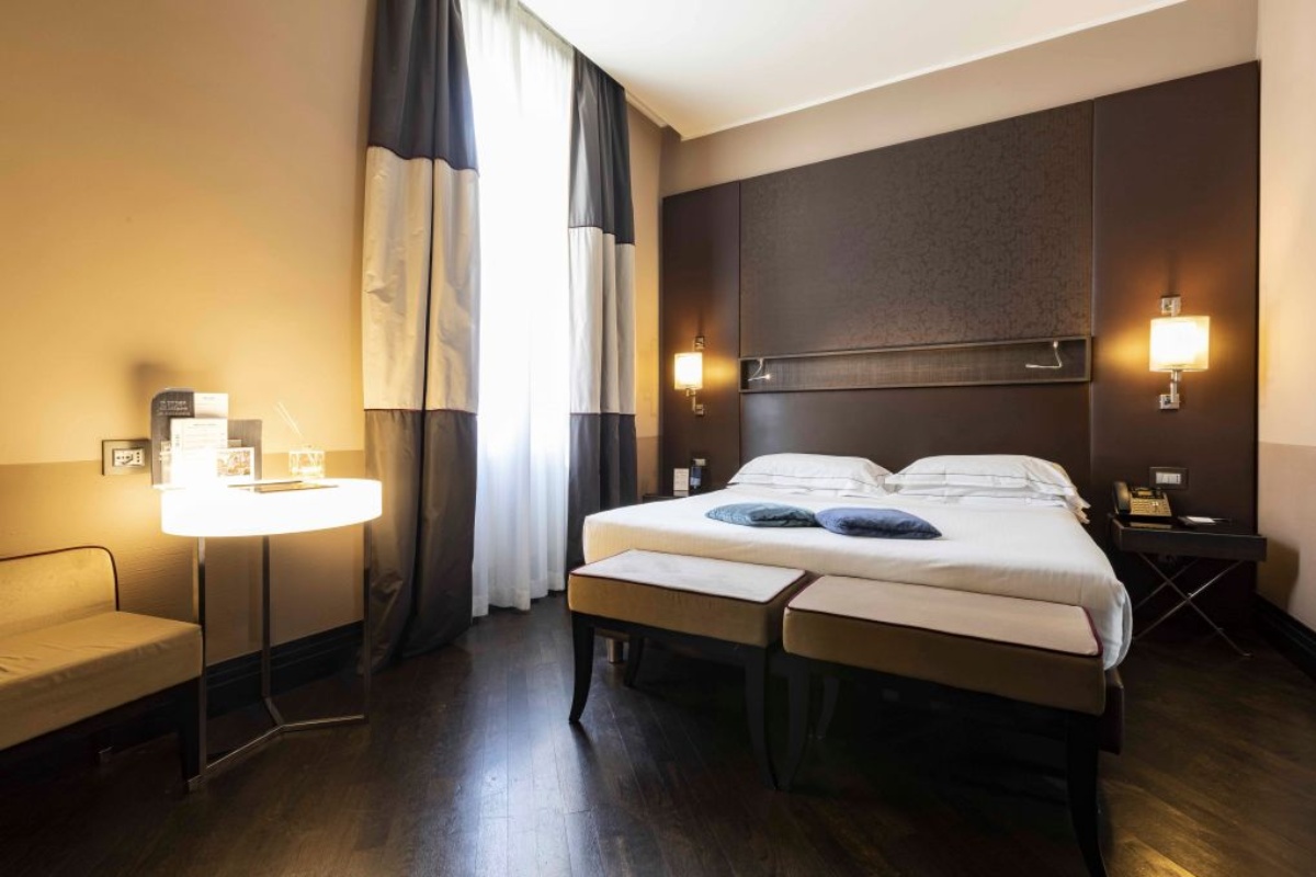 Rome Times Hotel - An elegantly furnished double room with plush furnishings.
