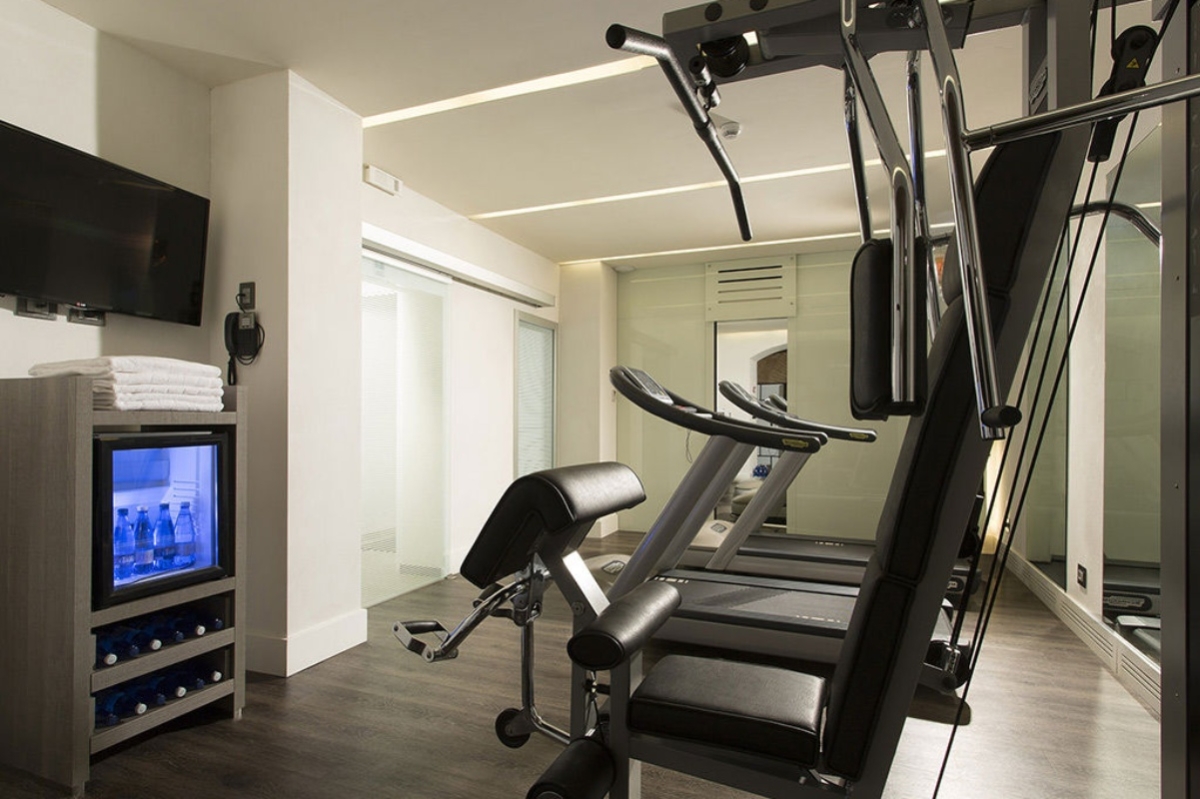 Rome Times Hotel - Gym with exercise machines and ample space.