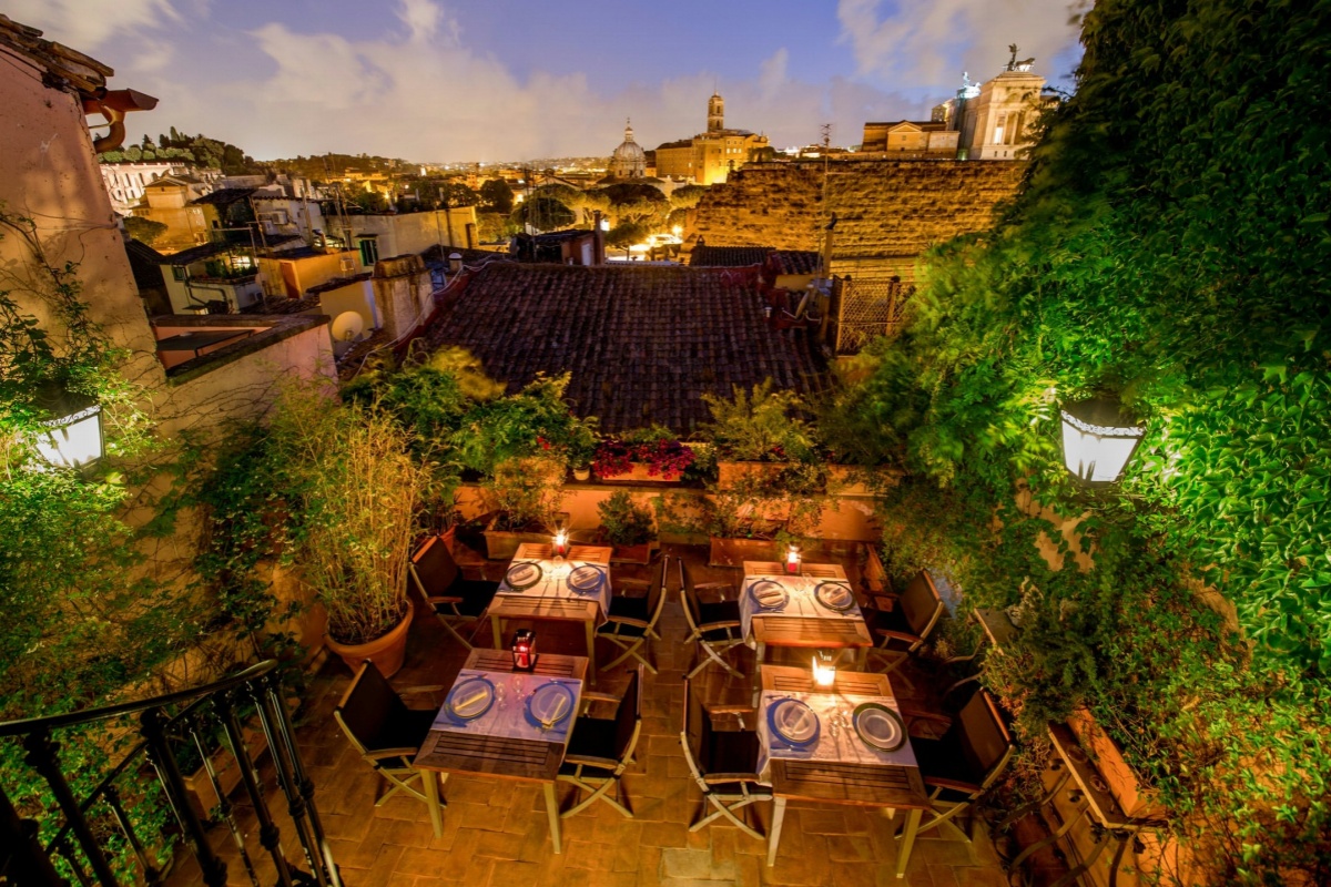 The Inn At The Roman Forum - The restaurant on the terrace at dusk.