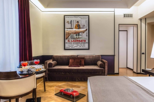 47 Boutique Hotel - Comfortable double bedroom with contemporary furnishings.