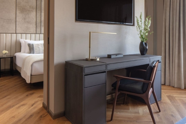 Anantara Grand Hotel Krasnapolsky Amsterdam - a desk with a chair and a lamp in a room