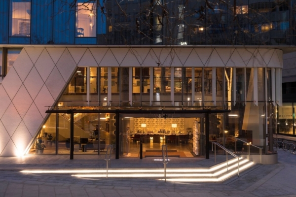 Bankside Hotel, Autograph Collection - a building with a glass door