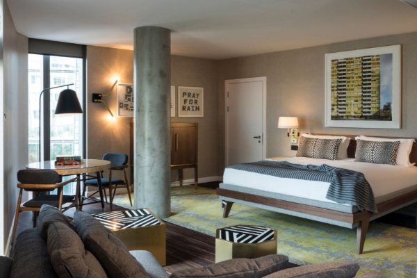 Bankside Hotel, Autograph Collection - a room with a bed and a couch