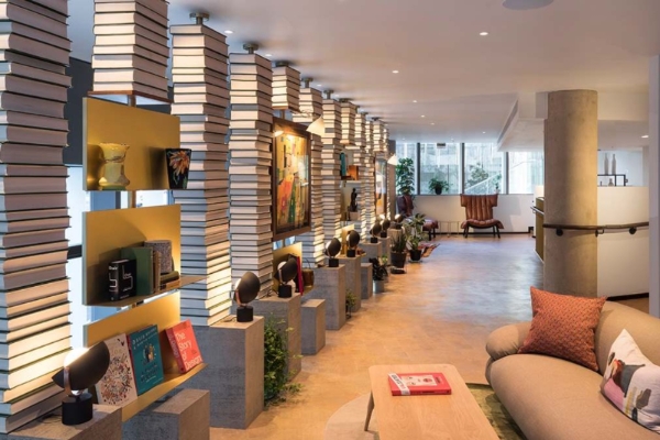 Bankside Hotel, Autograph Collection - a room with books on the wall