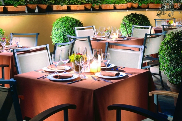 Capo D'Africa Hotel  Colosseo - The restaurant on the terrace at night.