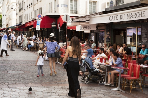 Cler Hotel - a group of people sitting outside a restaurant