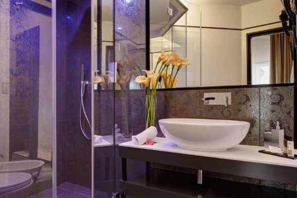 Dharma Luxury Hotel - Luxury bathroom with walk-in shower.