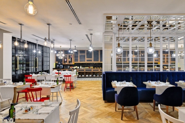 H10 Metropolitan - a restaurant with tables and chairs