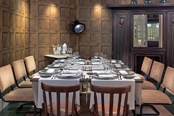 H10 Montcada Boutique Hotel - a table set for a dinner