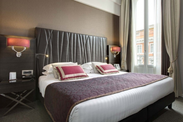 Hotel Artemide - Double bedroom with plush bedding and elegant decor.