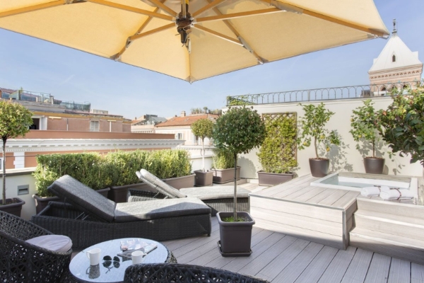Hotel Artemide - Rooftop terrace and bar during the day, with panoramic views over Rome.