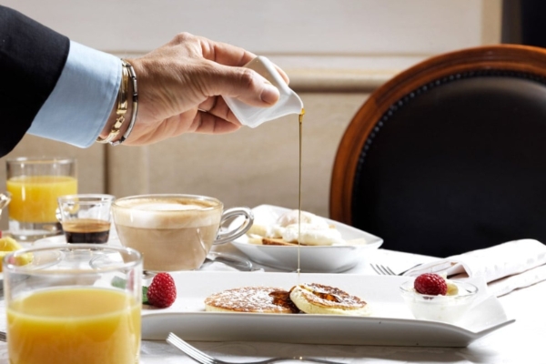 Hotel Barocco - Breakfasts being served by a waiter.