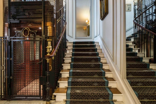 Hotel Bradford Elysees - Astotel - a staircase with carpeted runner