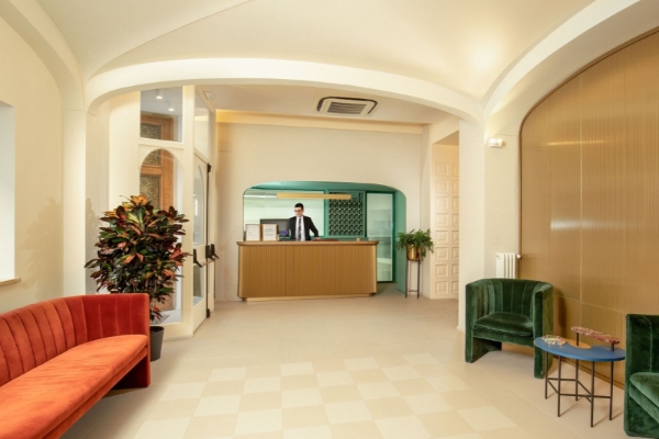 Hotel Colosseum - Hotel reception with modern decor and friendly staff.