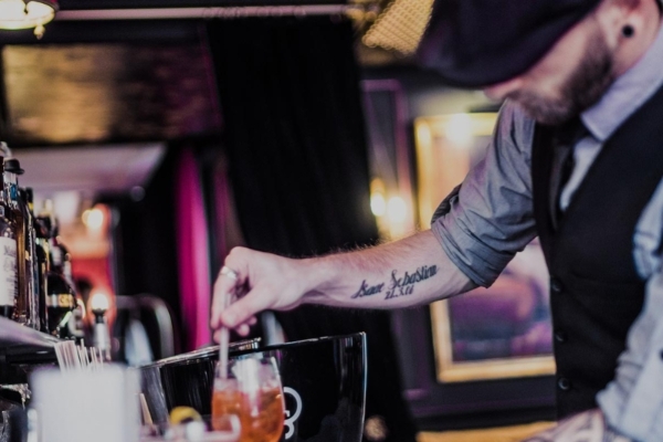 Hotel de JoBo - a man pouring a drink into a glass