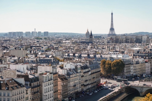 Hotel de Londres Eiffel - a city with a tower in the background