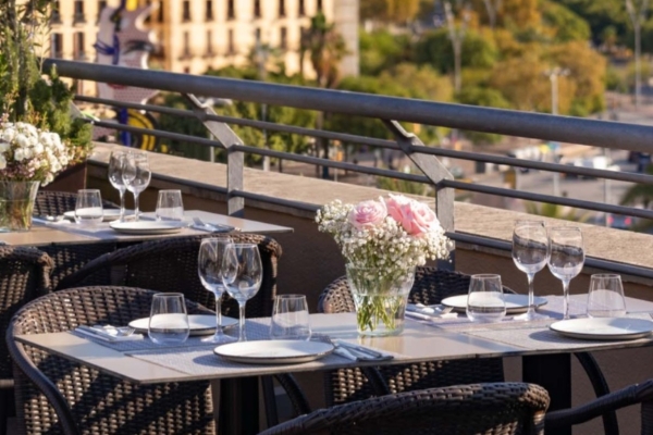 Hotel Duquesa de Cardona - a table set up for a dinner party