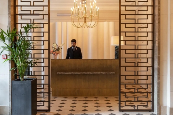 Hotel Grand Powers - a man standing behind a counter