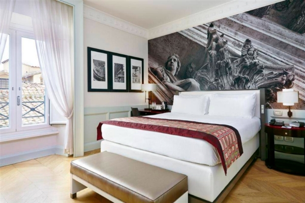 Hotel Indigo Rome - St. George, an IHG Hotel - a bed with a picture on the wall