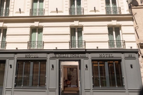 Hotel Le Milie Rose - a building with a door open