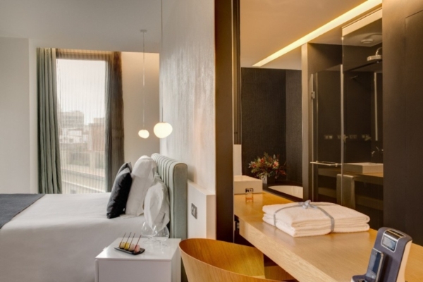 Hotel Ohla Barcelona - a bedroom with a desk and a bed