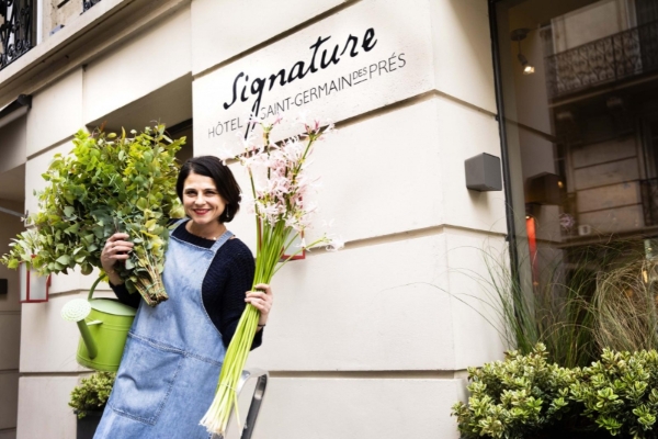 Hotel Signature St Germain des Pres - a woman holding flowers and a bucket