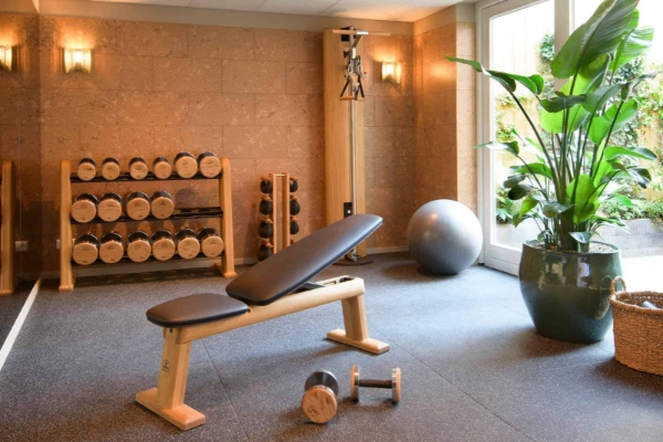 Jan Luyken Amsterdam - a gym with weights and dumbbells