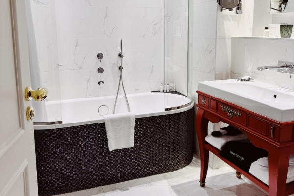 La Maison Favart - a bathroom with a tub and sink