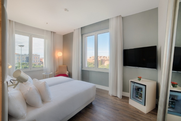 NH Collection Roma Palazzo Cinquecento - Dual aspect room with views over the city of Rome.