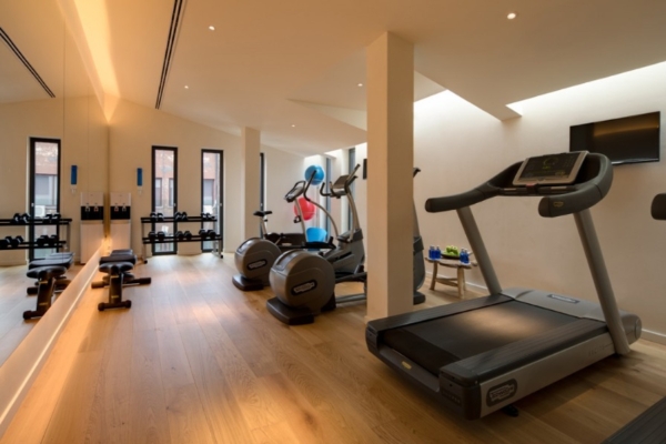 Ohla Eixample - a room with exercise equipment