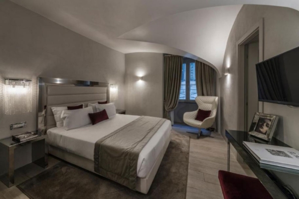 Terrace Pantheon Relais - Hotel room with contemporary furnishings.