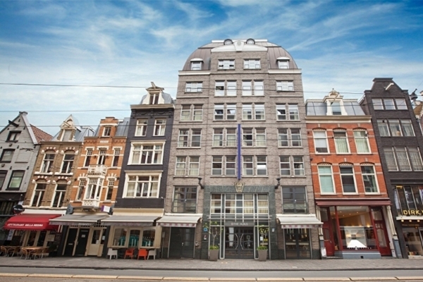 The Albus Hotel - a row of buildings on a street