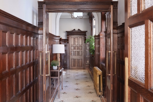 The Cadogan, A Belmond Hotel, London - a hallway with a door and a table
