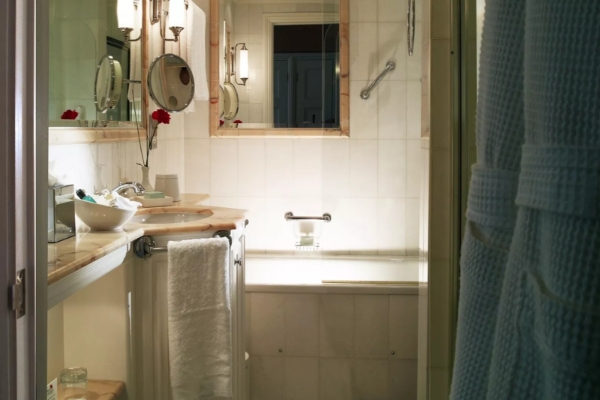 The Chesterfield Mayfair - a bathroom with a sink and mirror