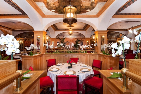 The Chesterfield Mayfair - a room with a table set with red chairs and white flowers