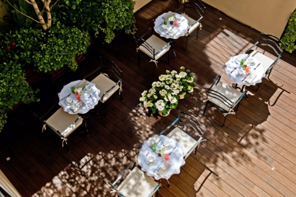 The Fifteen Keys Hotel - The courtyard restaurant dining area.